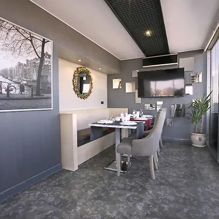 Akoni Hotel 3*