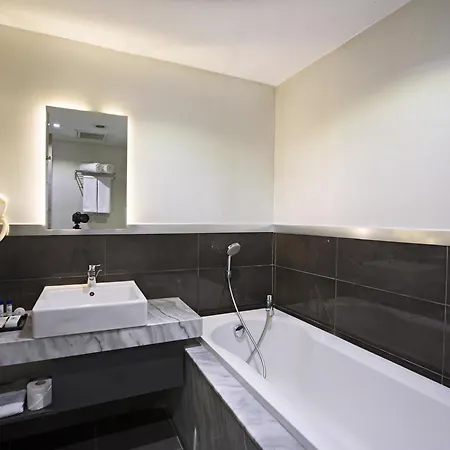 Akoni Hotel 3*