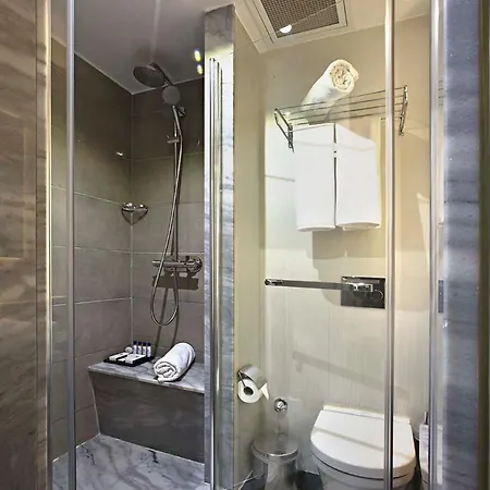 Hotel Akoni 3*